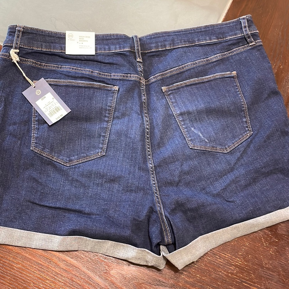 NWT Women’s Plus sz 20w Universal Thread Denim shorts